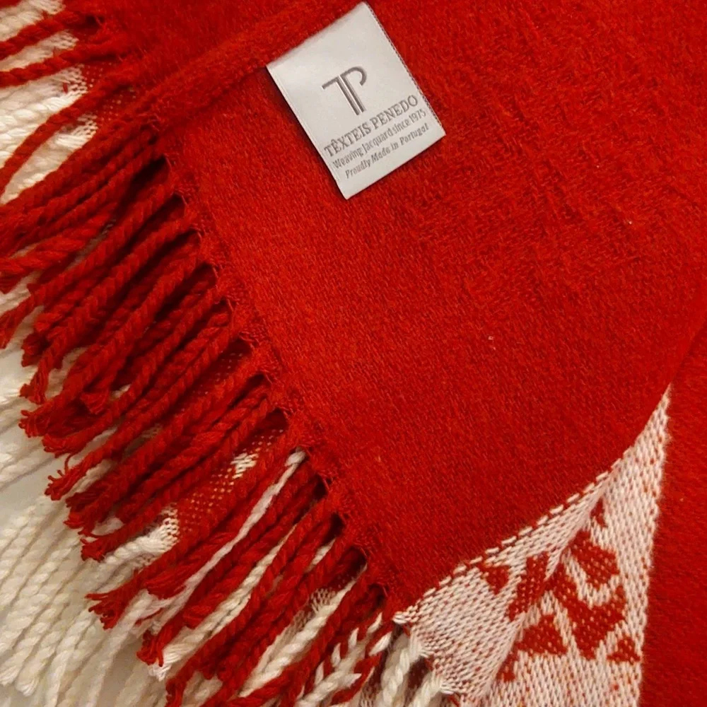🎁Texteis Penedo Holiday Throw Blanket - Ivory Weave Inset with Adorned Border